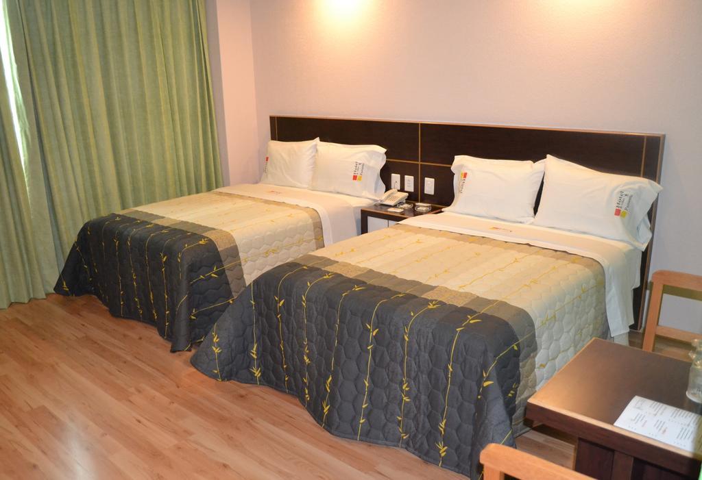 Doppelzimmer mit 2 Doppelbetten