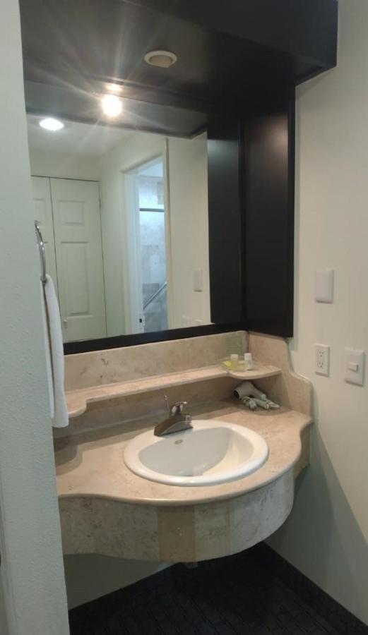 Two Bedrooms Suite Two Queen Beds Non-Smoking,1238707942:JPEG