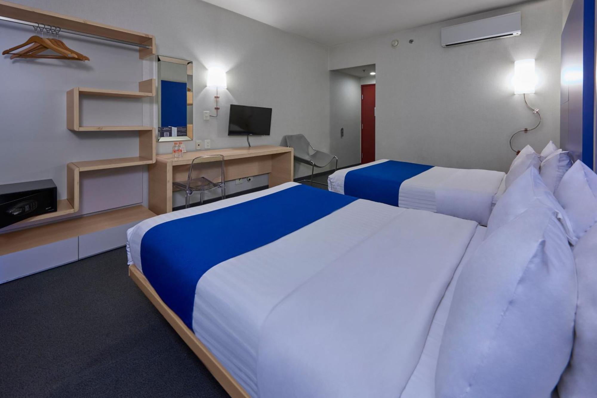 Quarto Duplo com 2 Camas de Casal