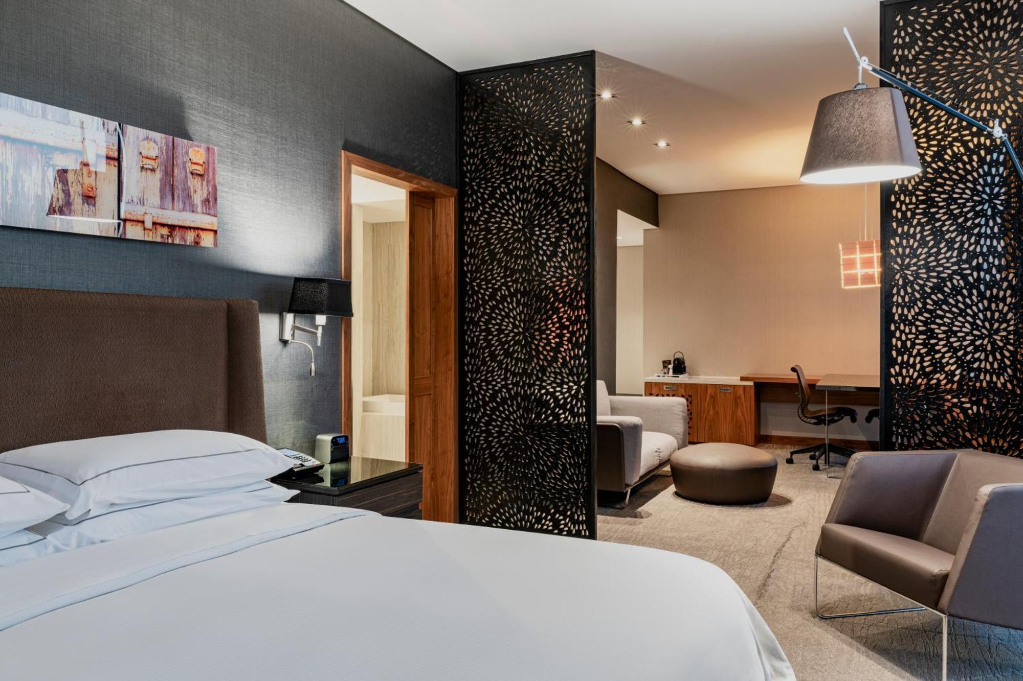 Suíte Júnior com Cama King-size e Área de Estar