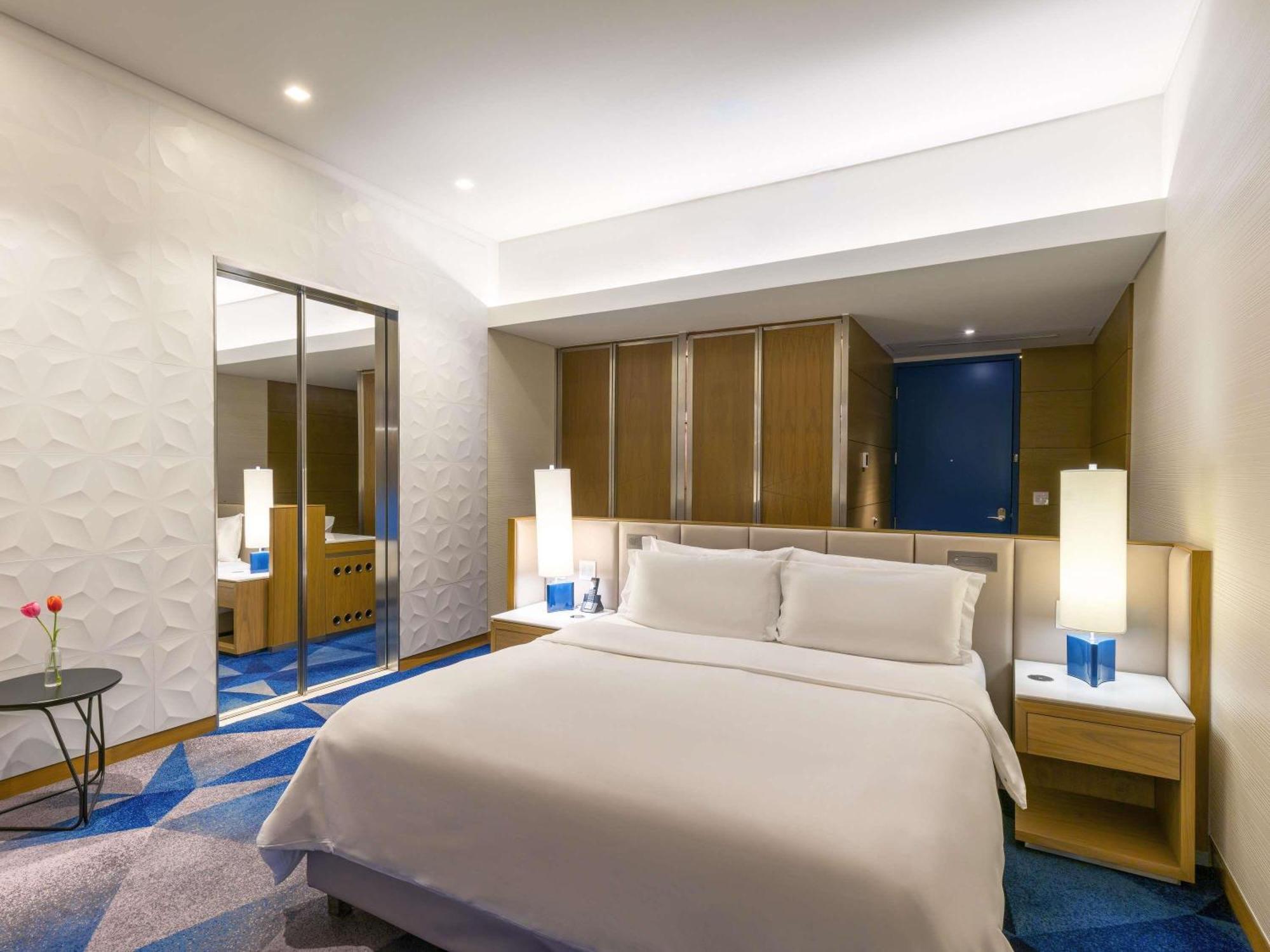 Luxury King Room City View